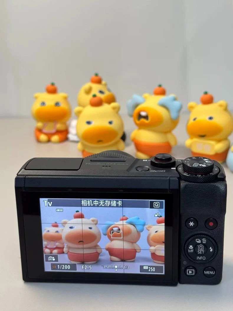 Canon PowerShot G7 X Mark II Compact Camera – Black | 1” Sensor | Wi-Fi | Vlogging Camera thumbnail 3