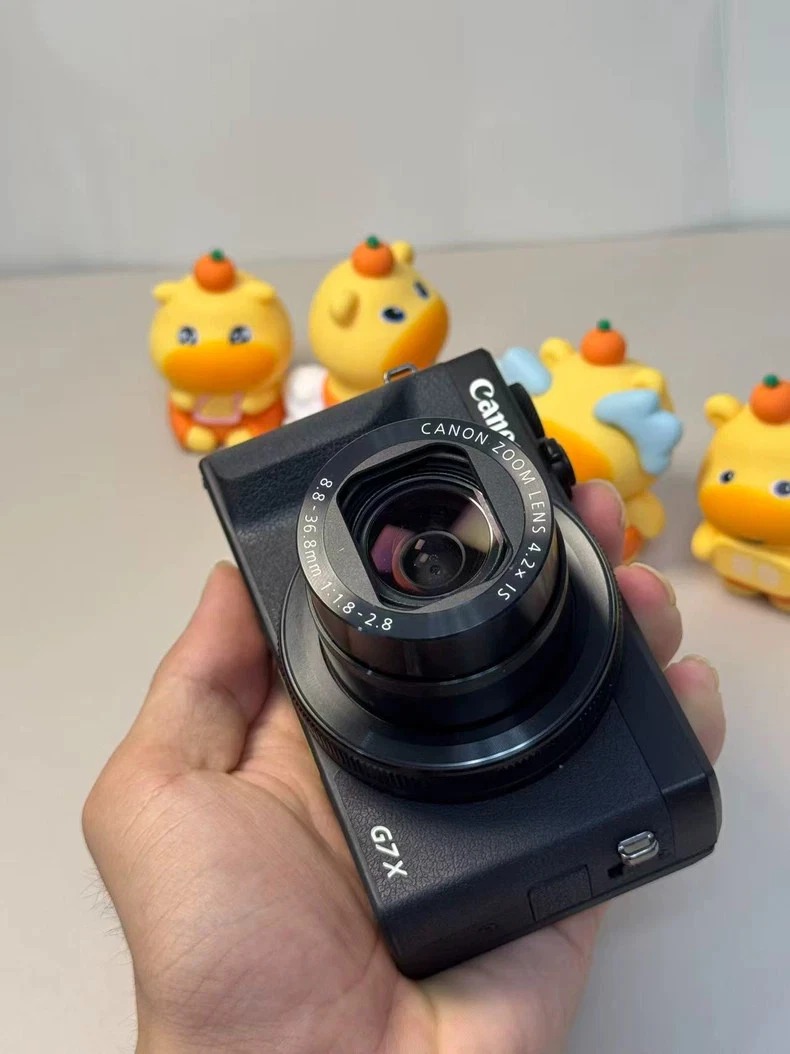 Canon PowerShot G7 X Mark II Compact Camera – Black | 1” Sensor | Wi-Fi | Vlogging Camera thumbnail 4