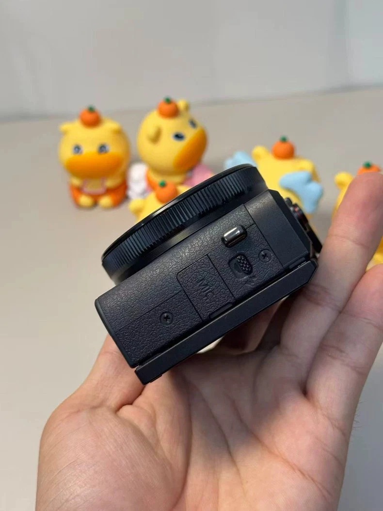 Canon PowerShot G7 X Mark II Compact Camera – Black | 1” Sensor | Wi-Fi | Vlogging Camera thumbnail 5