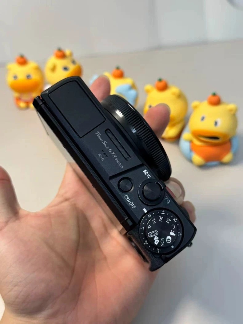 Canon PowerShot G7 X Mark II Compact Camera – Black | 1” Sensor | Wi-Fi | Vlogging Camera thumbnail 6