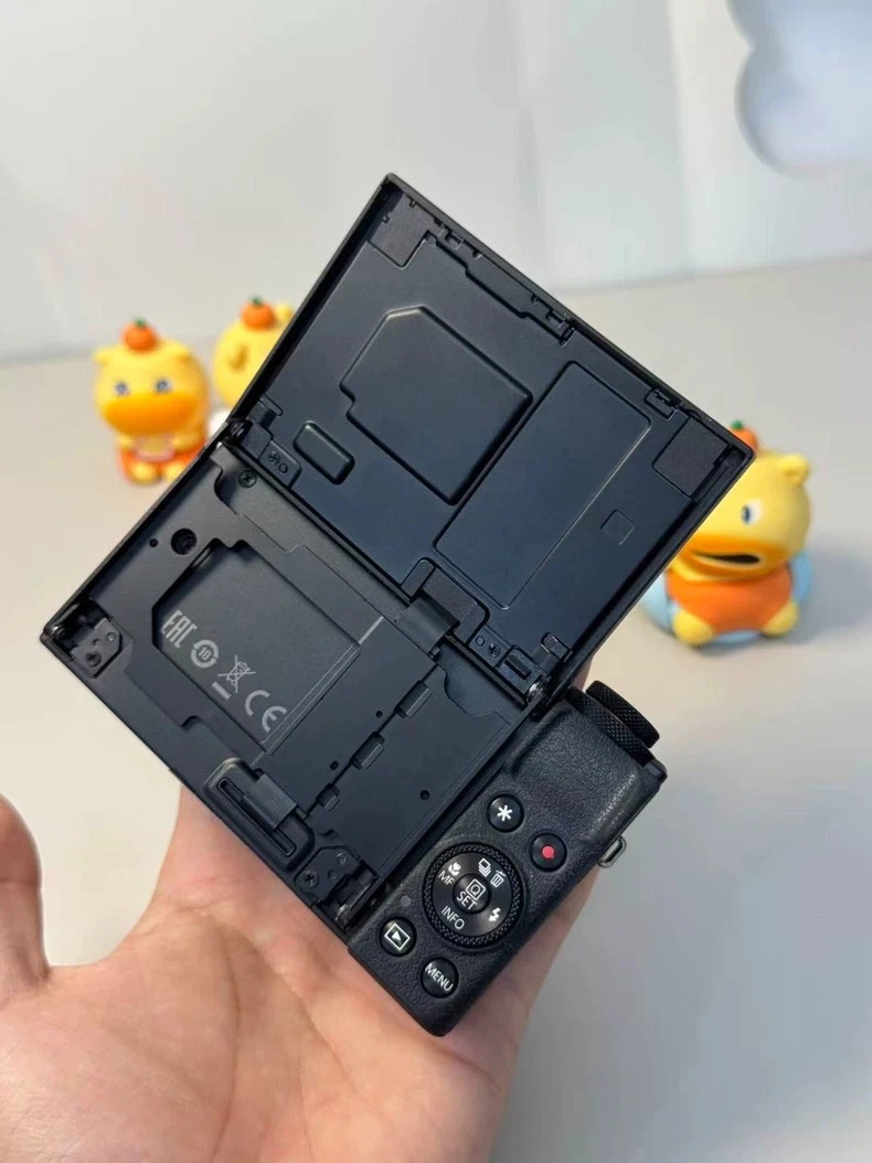 Canon PowerShot G7 X Mark II Compact Camera – Black | 1” Sensor | Wi-Fi | Vlogging Camera thumbnail 7