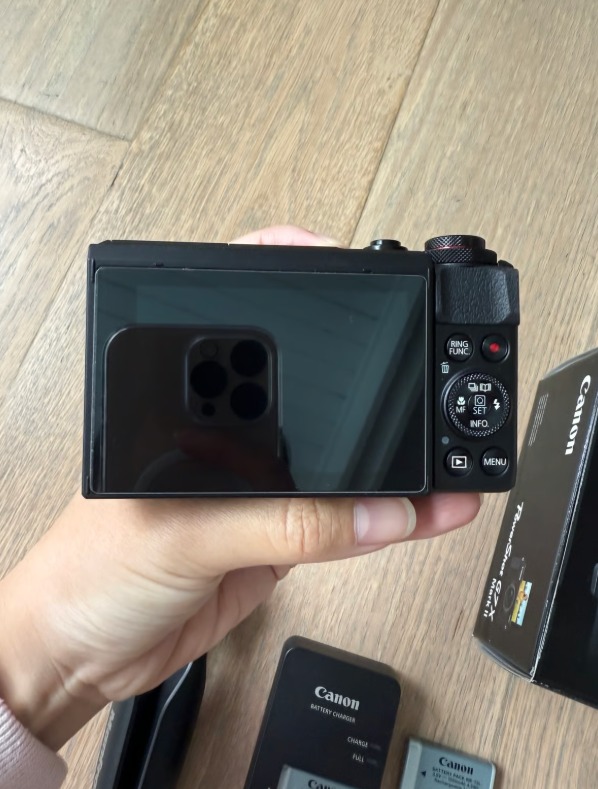 Canon PowerShot G7 X Mark II Digital Camera 20.1MP thumbnail 2