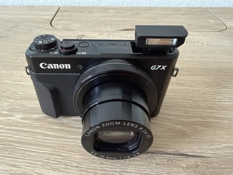 Canon PowerShot G7 x Mark II Digital Camera with Accessories thumbnail 1