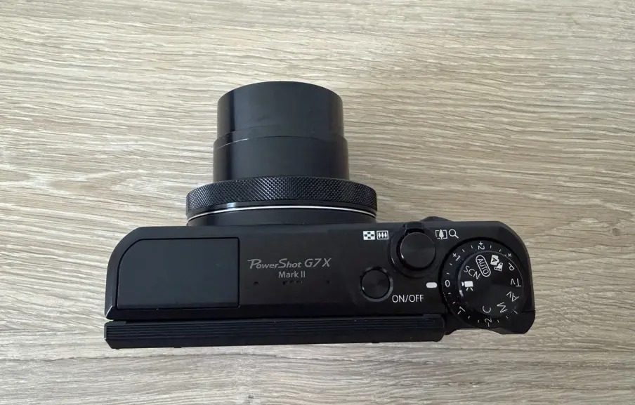 Canon PowerShot G7 x Mark II Digital Camera with Accessories thumbnail 2