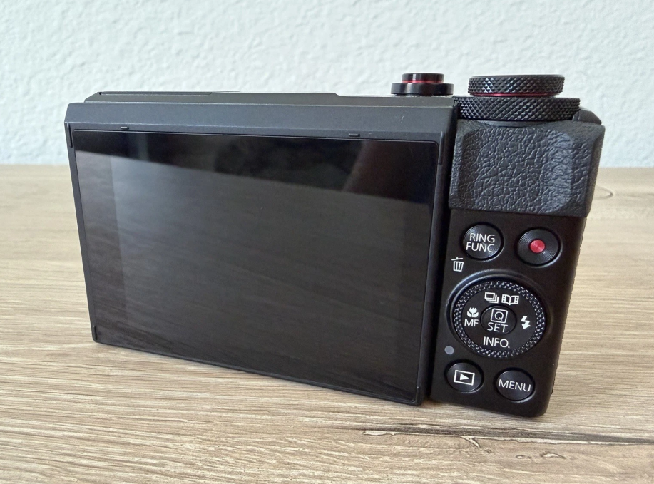 Canon PowerShot G7 x Mark II Digital Camera with Accessories thumbnail 3