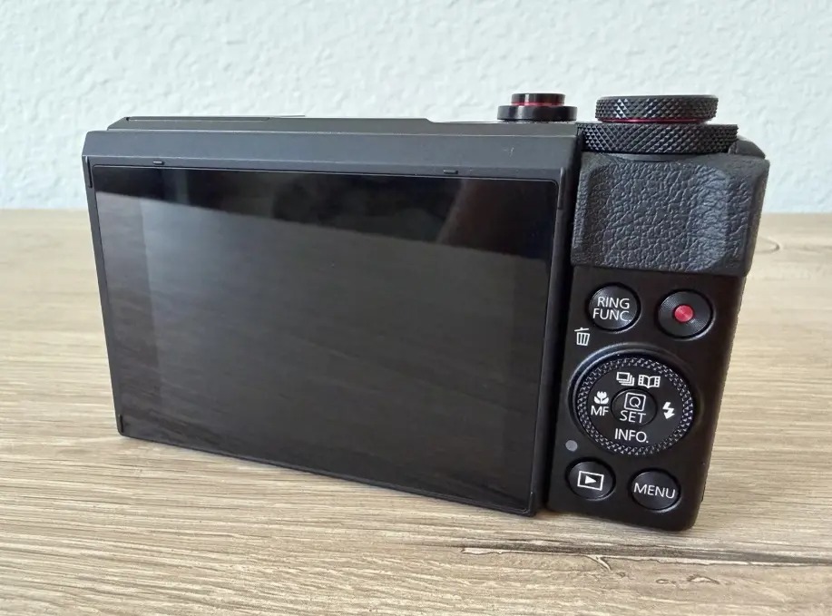 Canon PowerShot G7 x Mark II Digital Camera with Accessories thumbnail 3