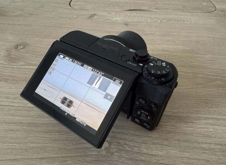 Canon PowerShot G7 x Mark II Digital Camera with Accessories thumbnail 4