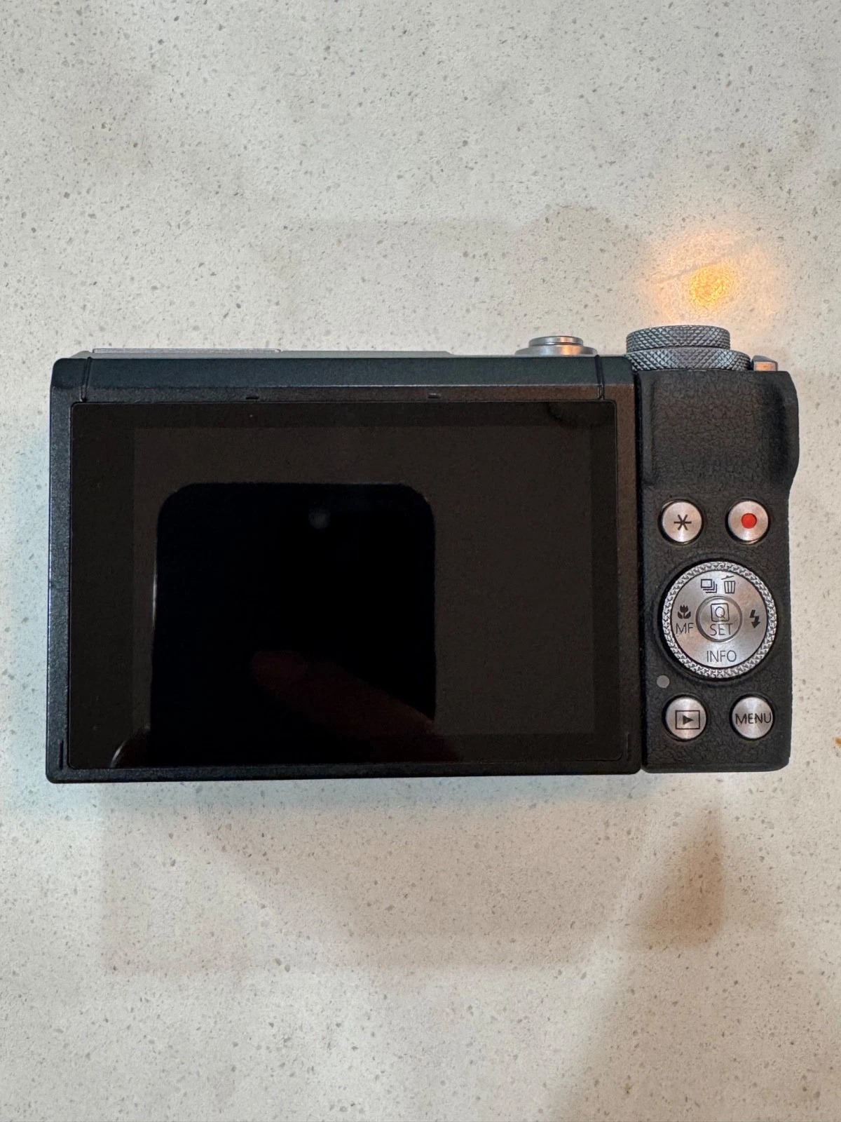 Canon PowerShot G7 X Mark III 20.1MP Point-and-Shoot Digital Camera – Silver thumbnail 3