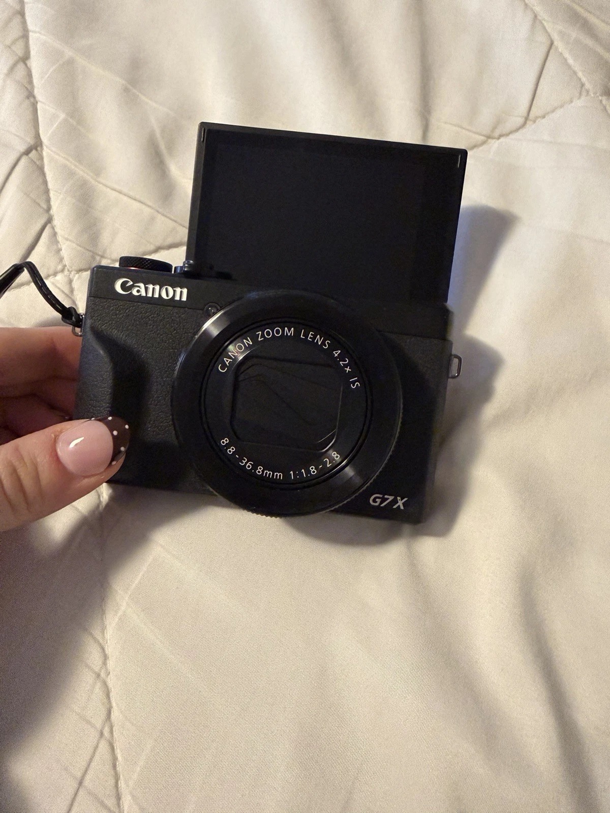 Canon PowerShot G7 X Mark III – f/1.8 20.1MP – Black Compact Camera with 4.2x Zoom & Wi-Fi thumbnail 2