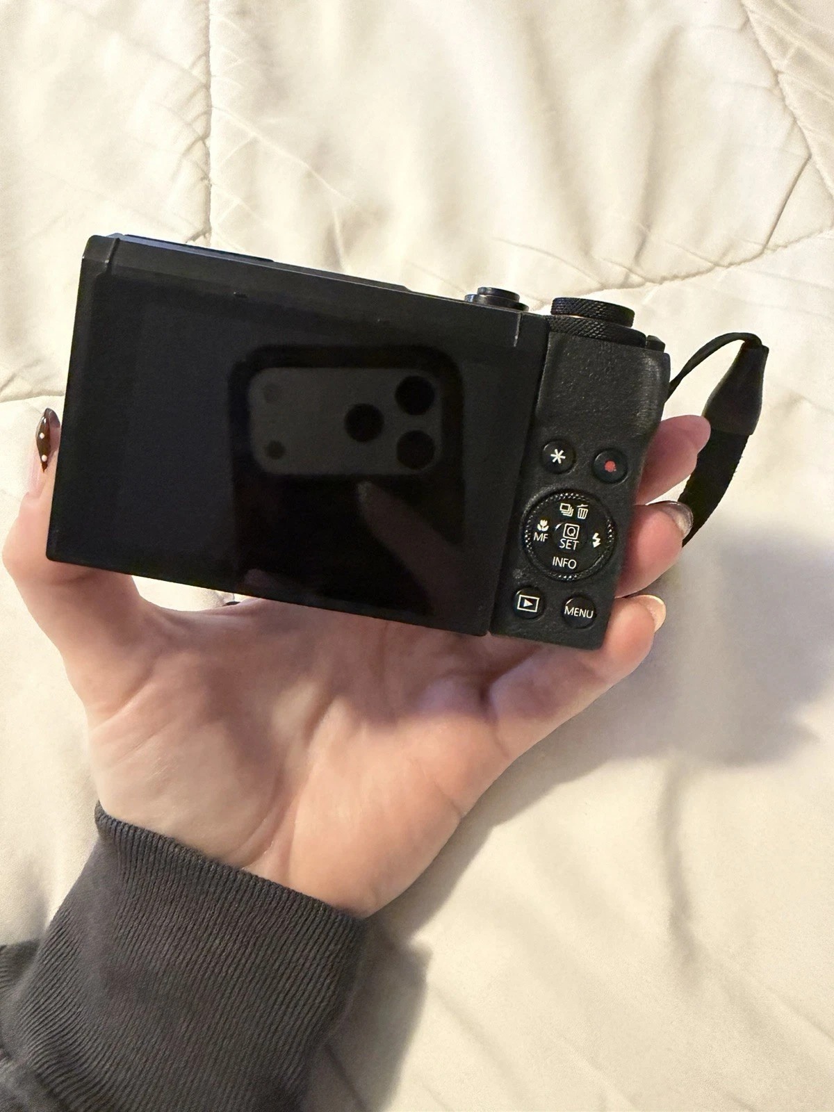 Canon PowerShot G7 X Mark III – f/1.8 20.1MP – Black Compact Camera with 4.2x Zoom & Wi-Fi thumbnail 4