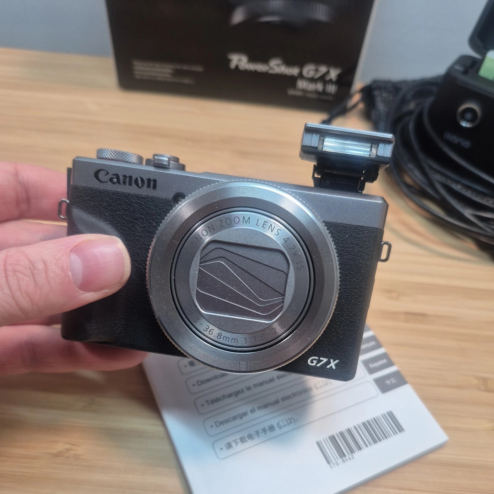 Canon PowerShot G7 X Mark III Silver 20.1MP Digital Point & Shoot Camera + Extras thumbnail 3