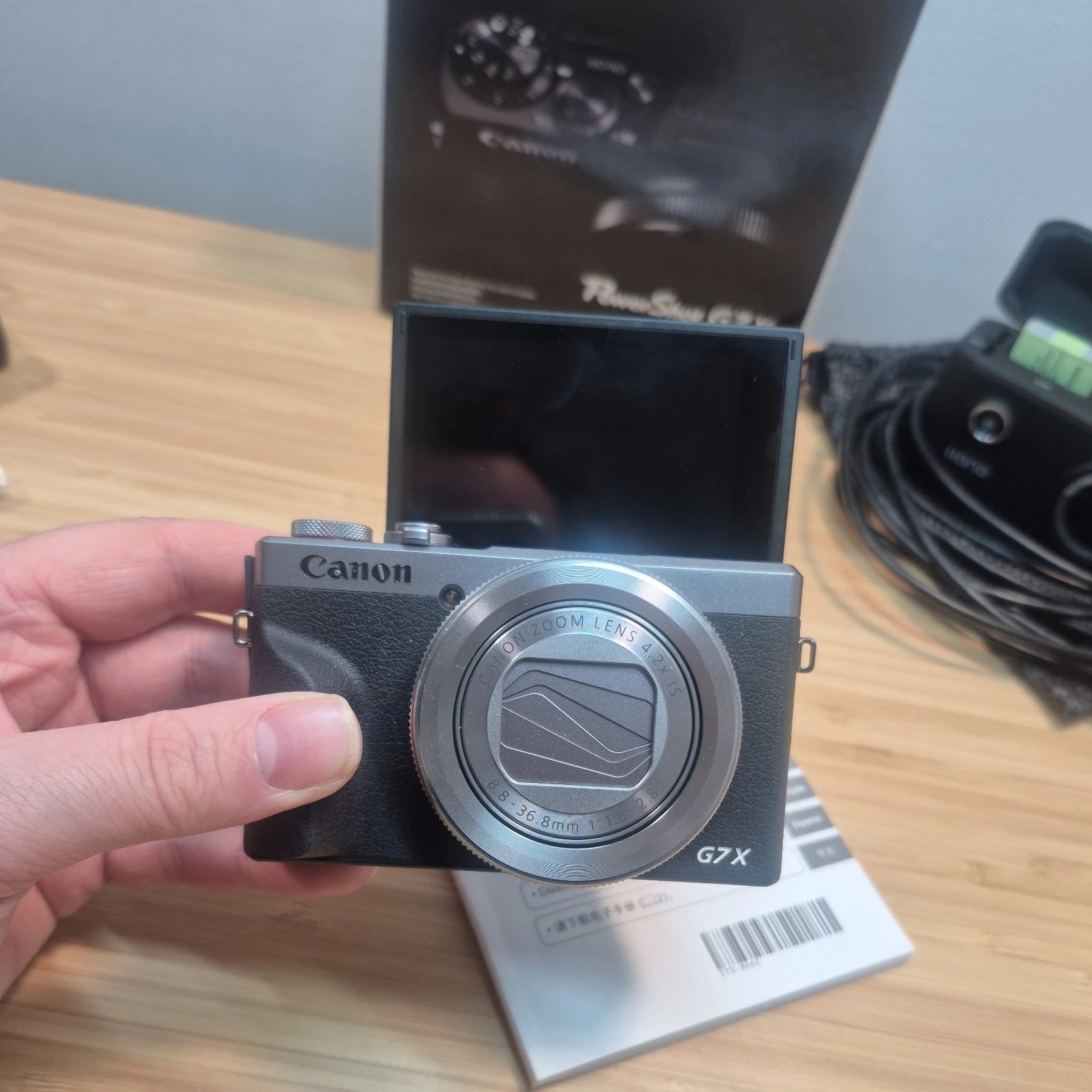 Canon PowerShot G7 X Mark III Silver 20.1MP Digital Point & Shoot Camera + Extras thumbnail 5