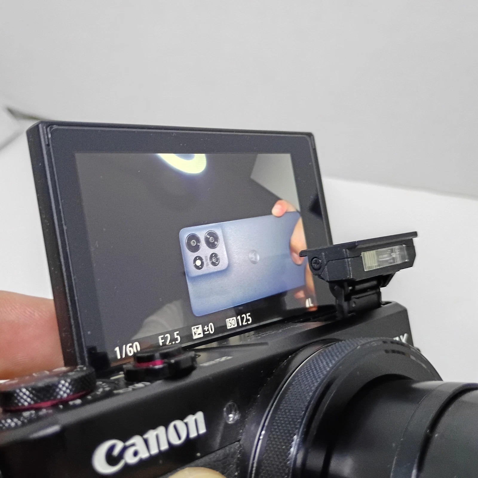 Canon PowerShot G7X Mark II Digital Camera with 3" Flip Screen thumbnail 11