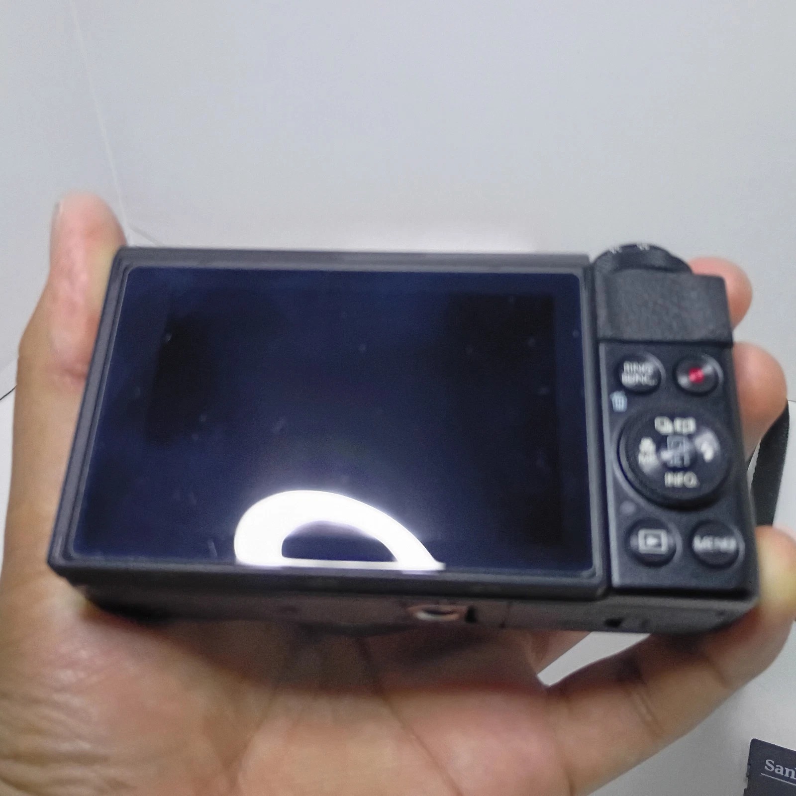 Canon PowerShot G7X Mark II Digital Camera with 3" Flip Screen thumbnail 4