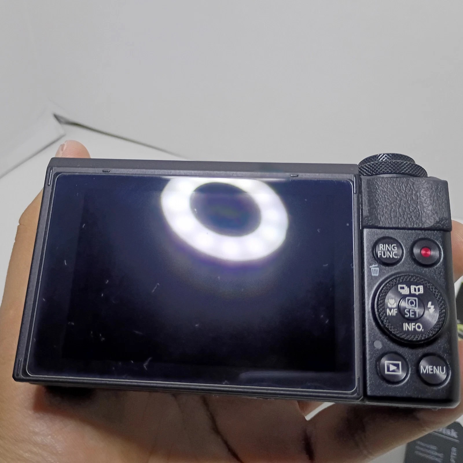 Canon PowerShot G7X Mark II Digital Camera with 3" Flip Screen thumbnail 5