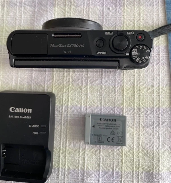 Canon PowerShot SX730 HS 20.3MP Digital Camera – Original Owner + 2 Camera Cases thumbnail 4