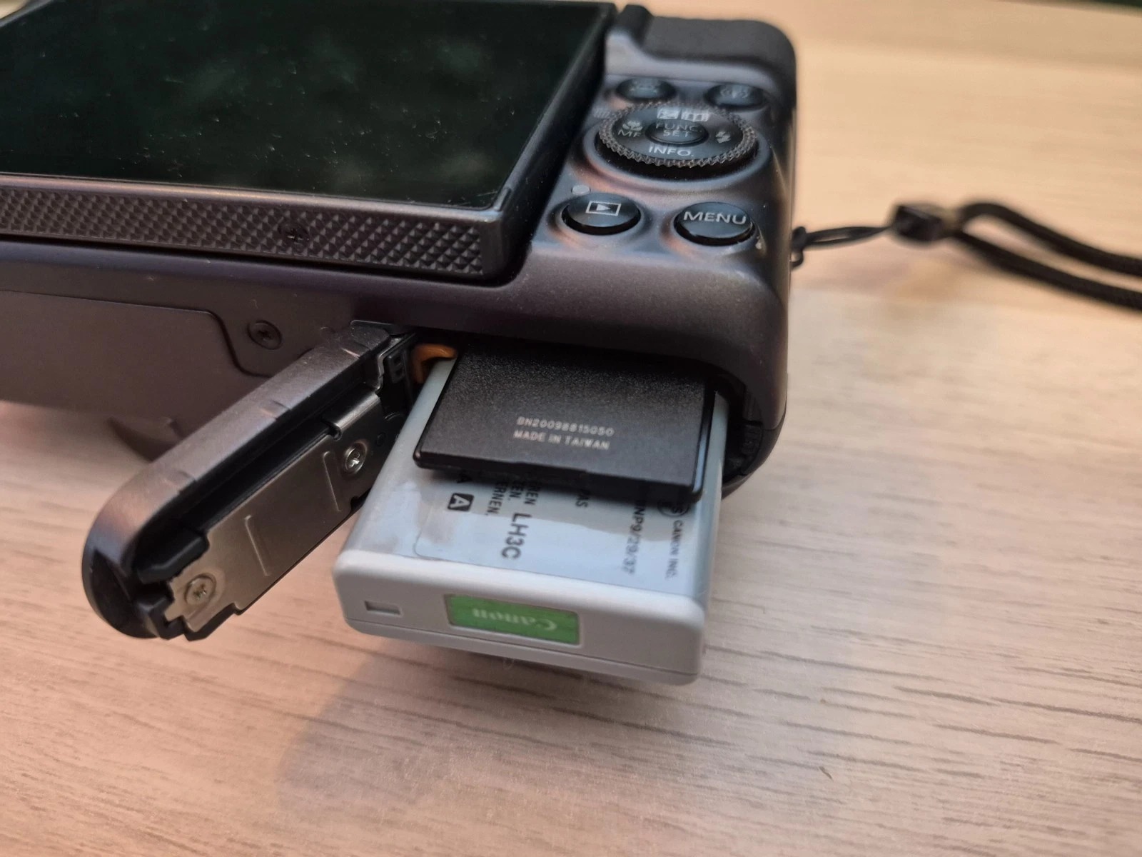 Canon PowerShot SX730 HS Digital Camera 20.3 MP 40x Optical Zoom Bluetooth Black thumbnail 14