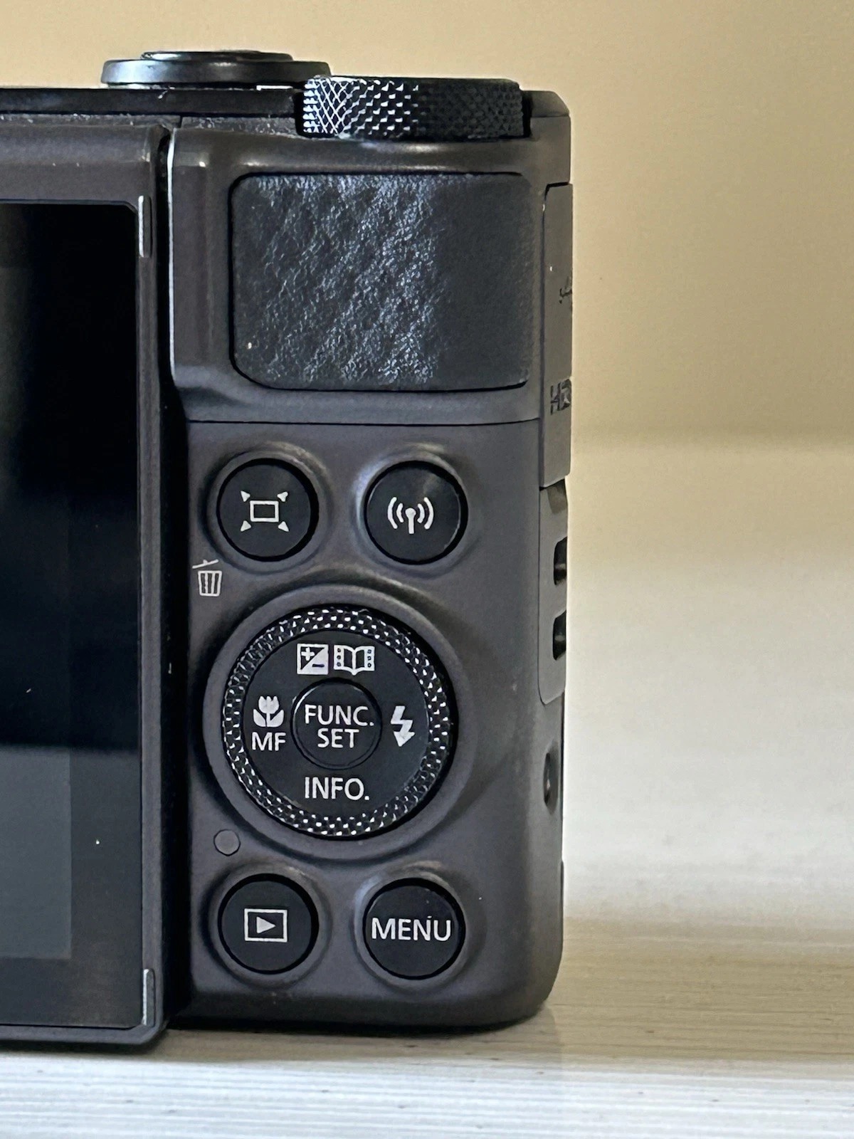 Canon PowerShot SX730 HS Digital Camera – 20.3MP – 40x Optical Zoom – 3" Tilt LCD thumbnail 12