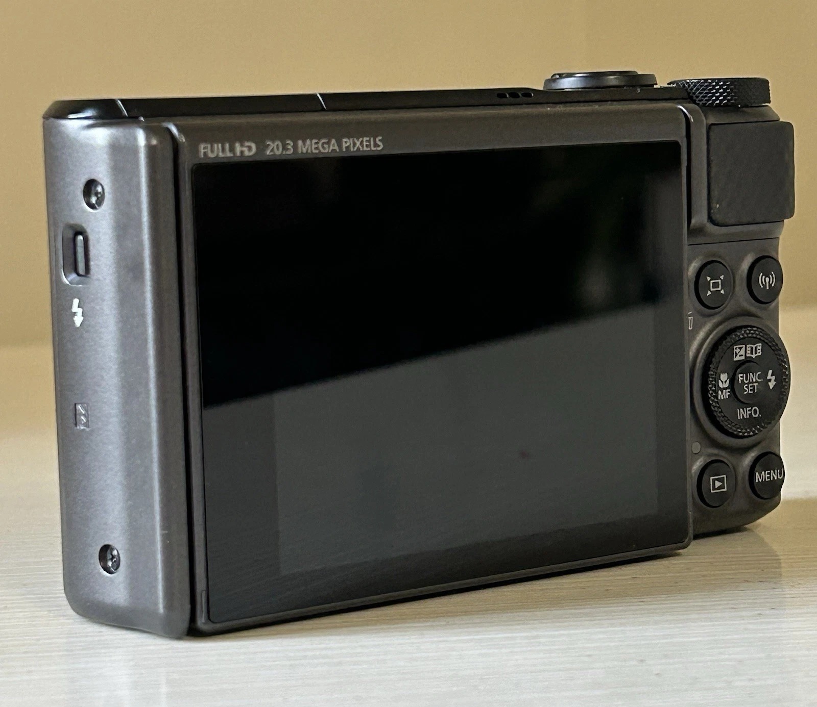 Canon PowerShot SX730 HS Digital Camera – 20.3MP – 40x Optical Zoom – 3" Tilt LCD thumbnail 6