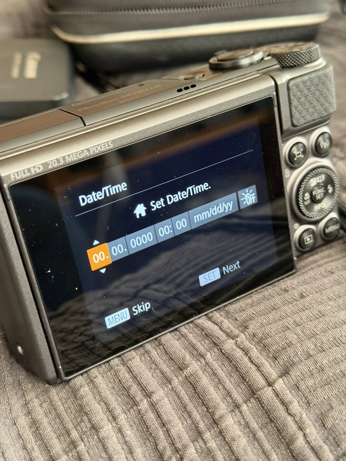 Canon PowerShot SX730 HS Digital Camera Bundle – Case, Charger & 2 Batteries Included thumbnail 4