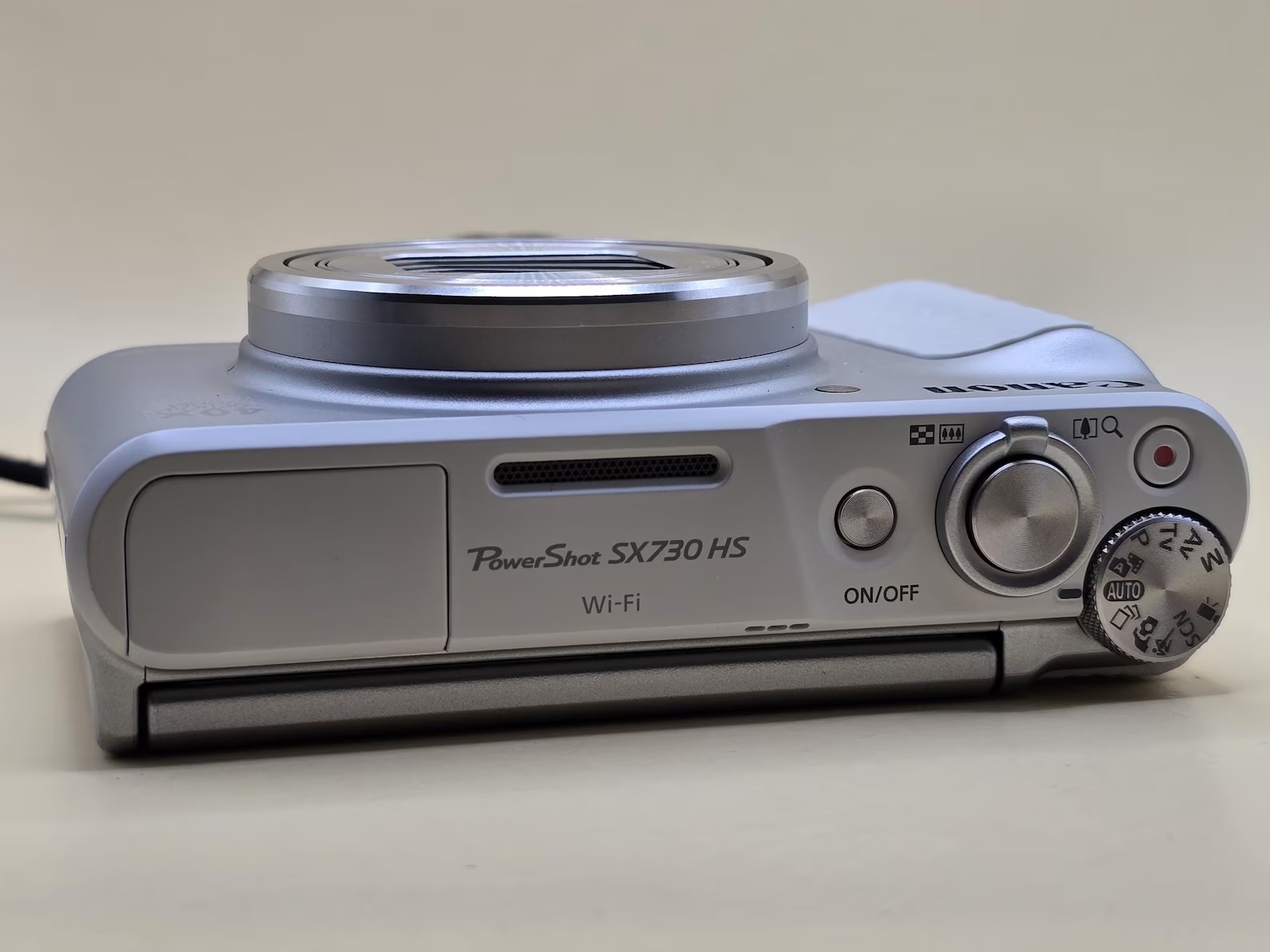 Canon PowerShot SX730 HS with 20.3 MP flip-out screen, 40x optical zoom thumbnail 4