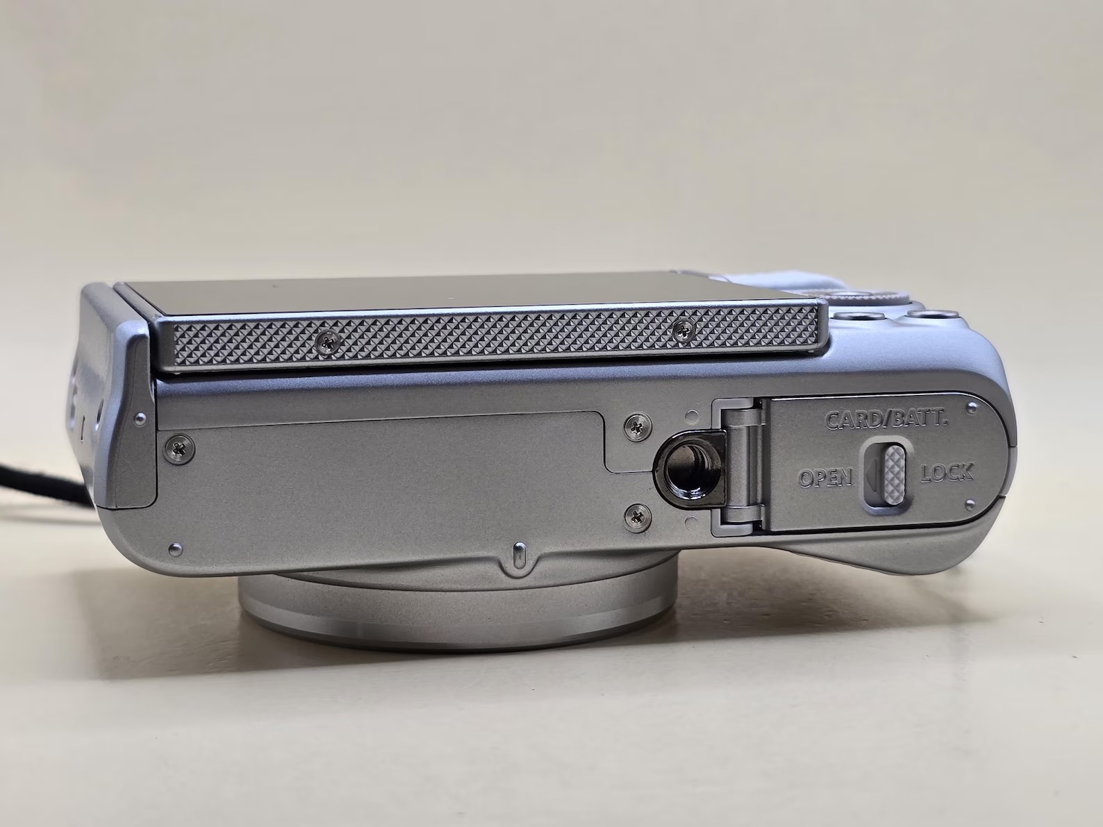 Canon PowerShot SX730 HS with 20.3 MP flip-out screen, 40x optical zoom thumbnail 6