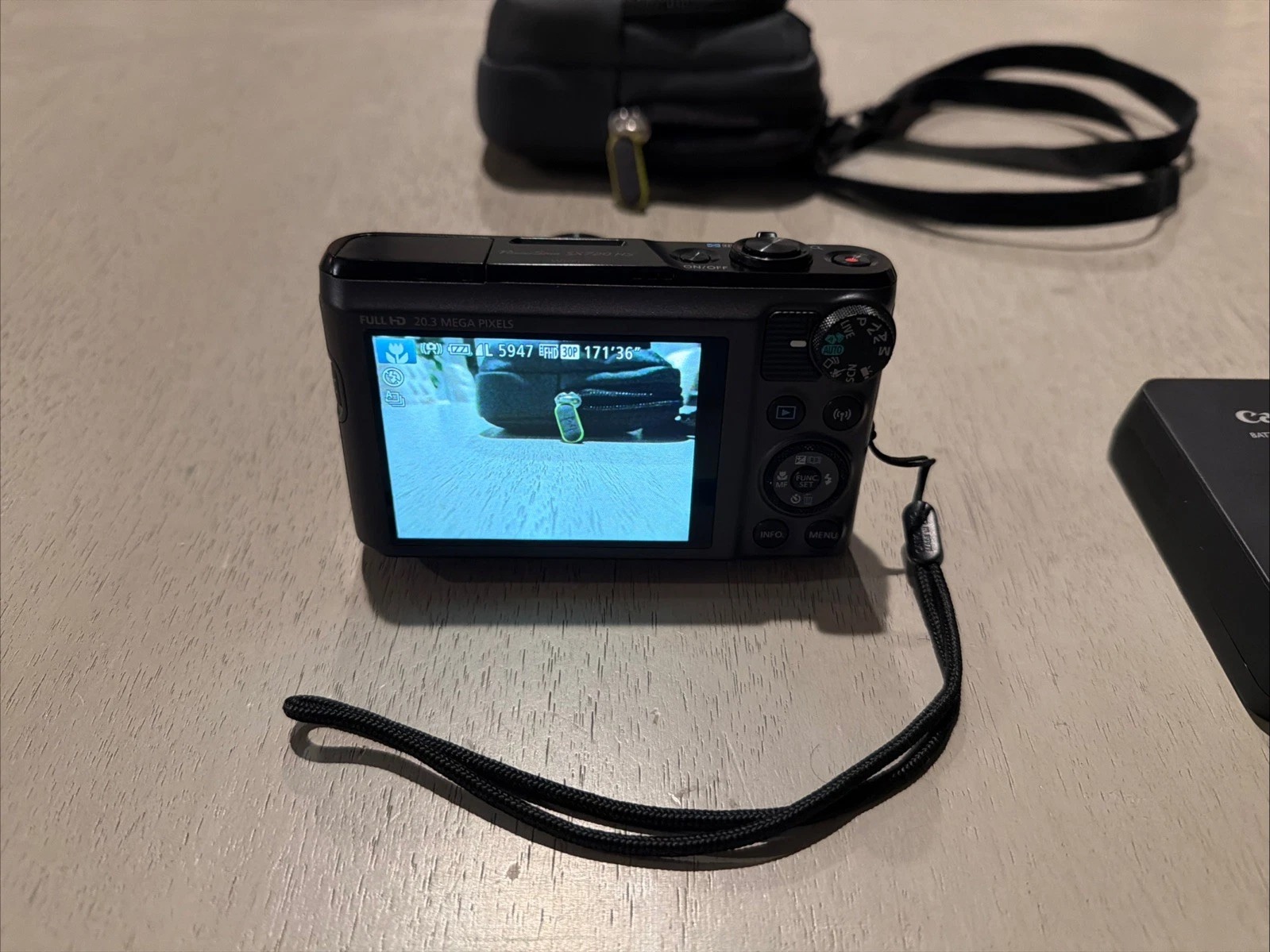 Canon PowerShot SX740 HS 20.3MP 40x Zoom Black Wi-Fi 4K Digital Camera thumbnail 5