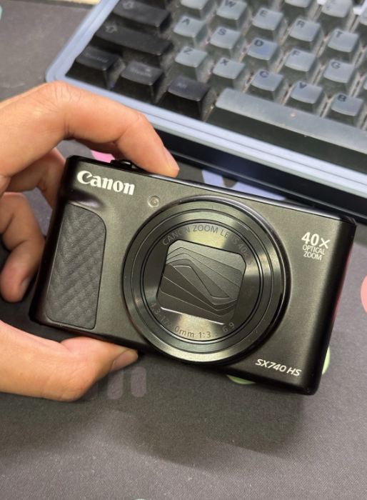 Canon PowerShot SX740 HS 20.3MP Digital Camera - Black  thumbnail 1