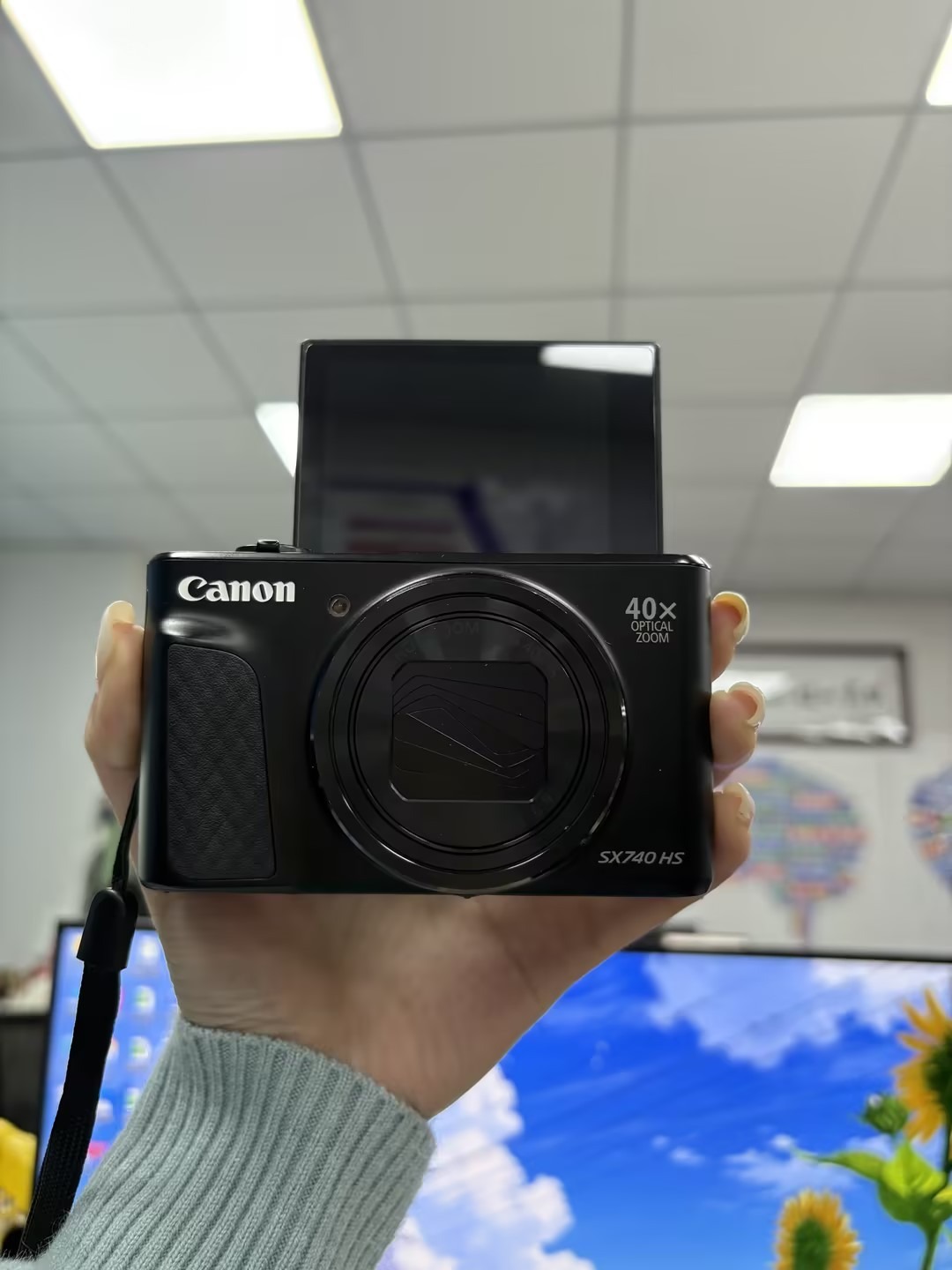 Canon PowerShot SX740 HS 20MP 40 x Zoom 4K Digital Point & Shoot Camera thumbnail 2