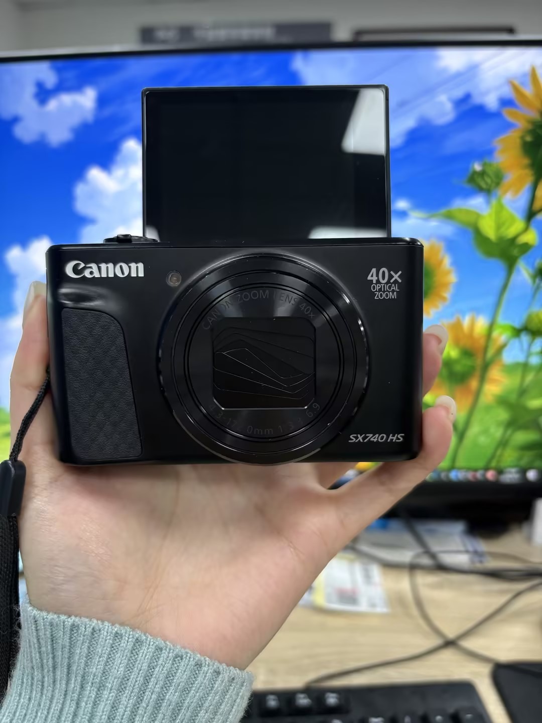 Canon PowerShot SX740 HS 20MP 40 x Zoom 4K Digital Point & Shoot Camera thumbnail 3