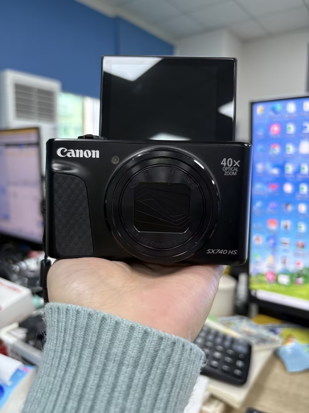 Canon PowerShot SX740 HS 20MP 40 x Zoom 4K Digital Point & Shoot Camera thumbnail 4