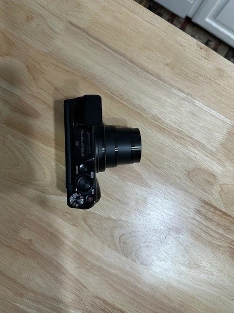 Canon PowerShot SX740 HS Black – Great Condition with Battery & Charger thumbnail 3