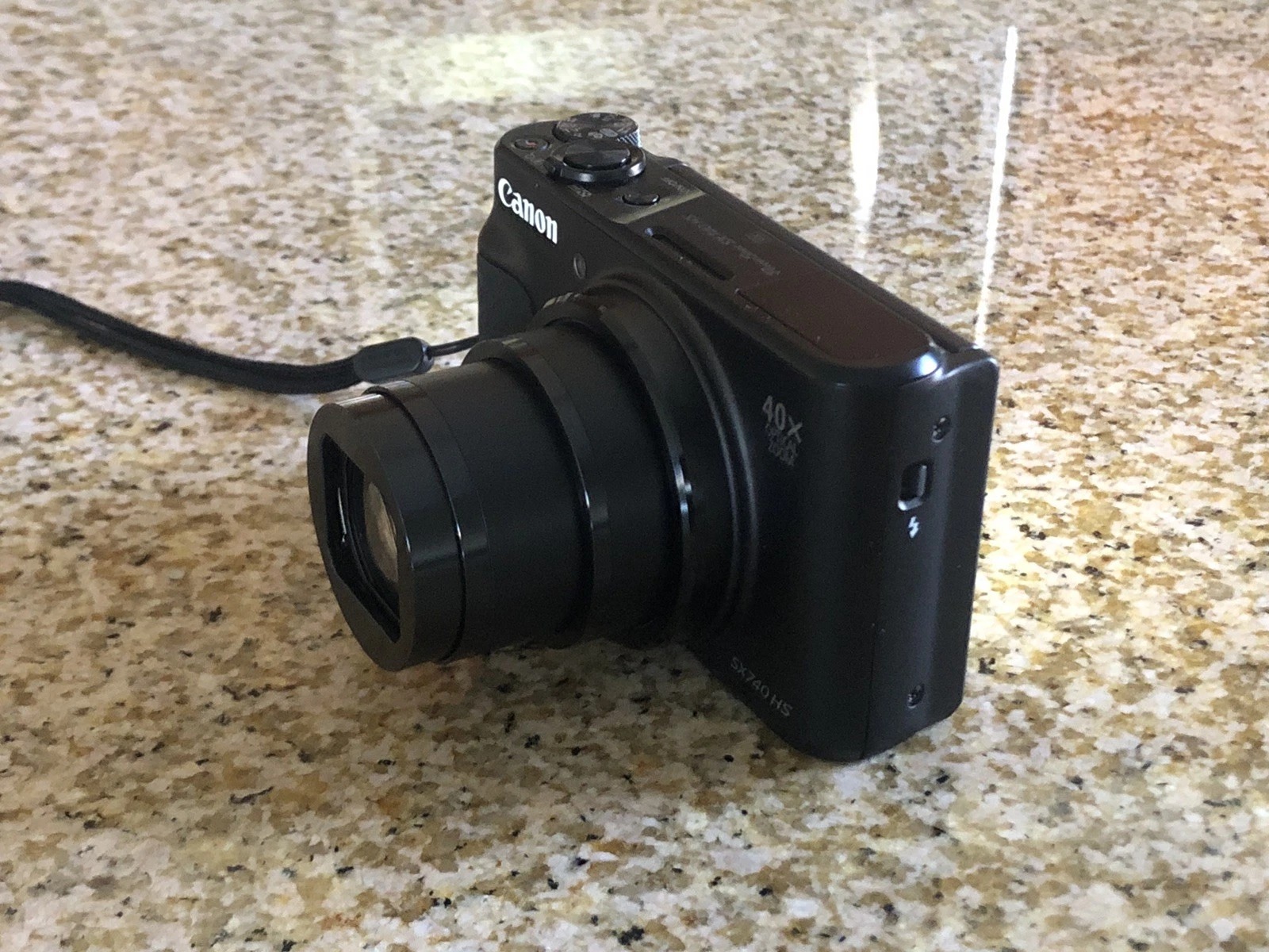 Canon PowerShot SX740 HS Digital Camera – Excellent Condition (9.9/10) thumbnail 2