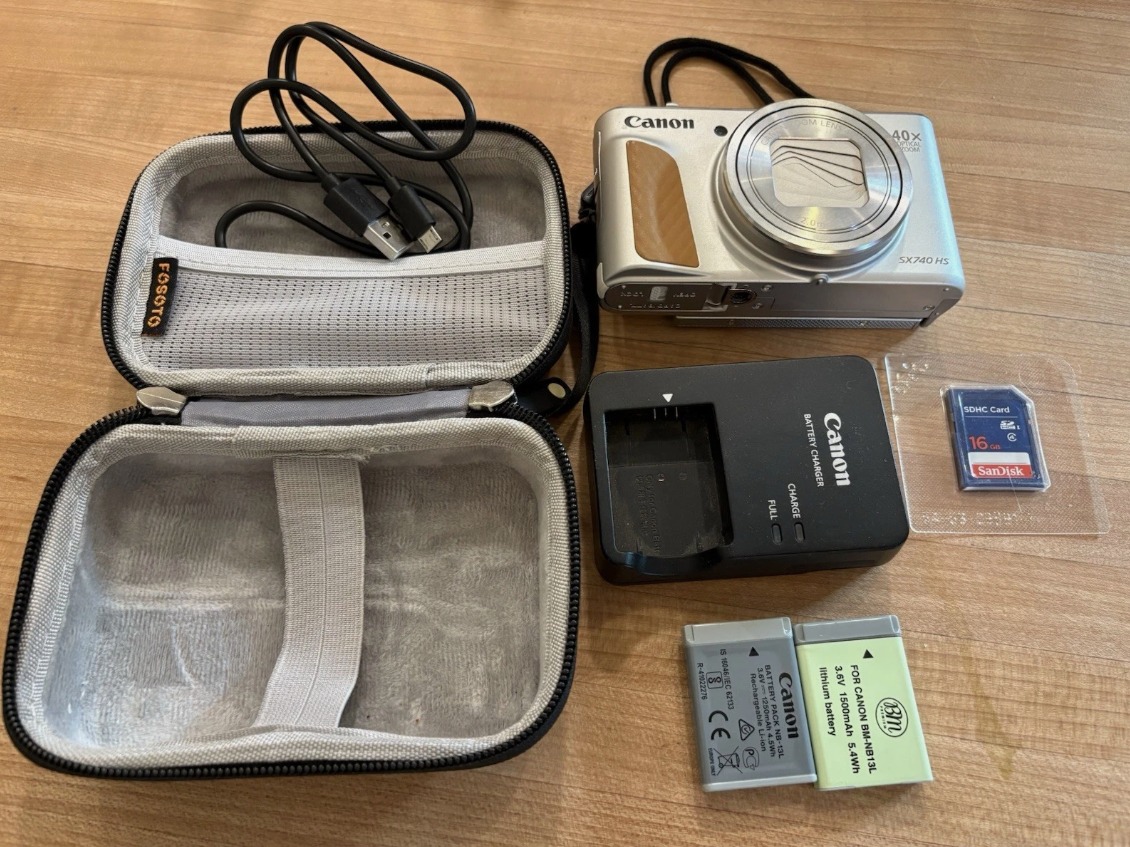 Canon PowerShot SX740 HS Digital Camera – Silver – With Accessories & Extras thumbnail 1