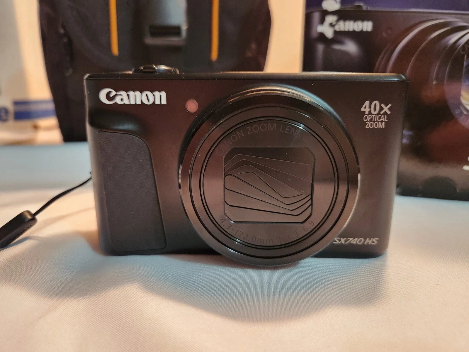 Canon PowerShot SX740 HS Digital Camera W/ Lowepro Case & Original Packaging thumbnail 2