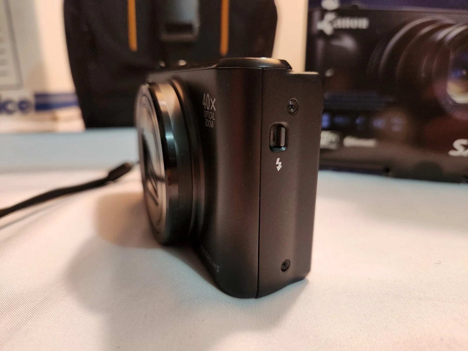 Canon PowerShot SX740 HS Digital Camera W/ Lowepro Case & Original Packaging thumbnail 4