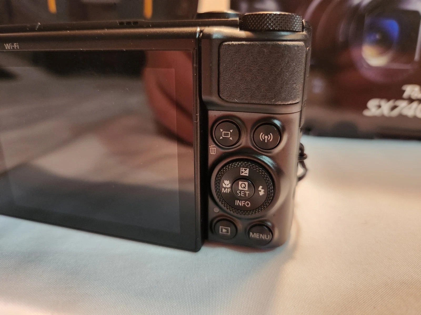 Canon PowerShot SX740 HS Digital Camera W/ Lowepro Case & Original Packaging thumbnail 5