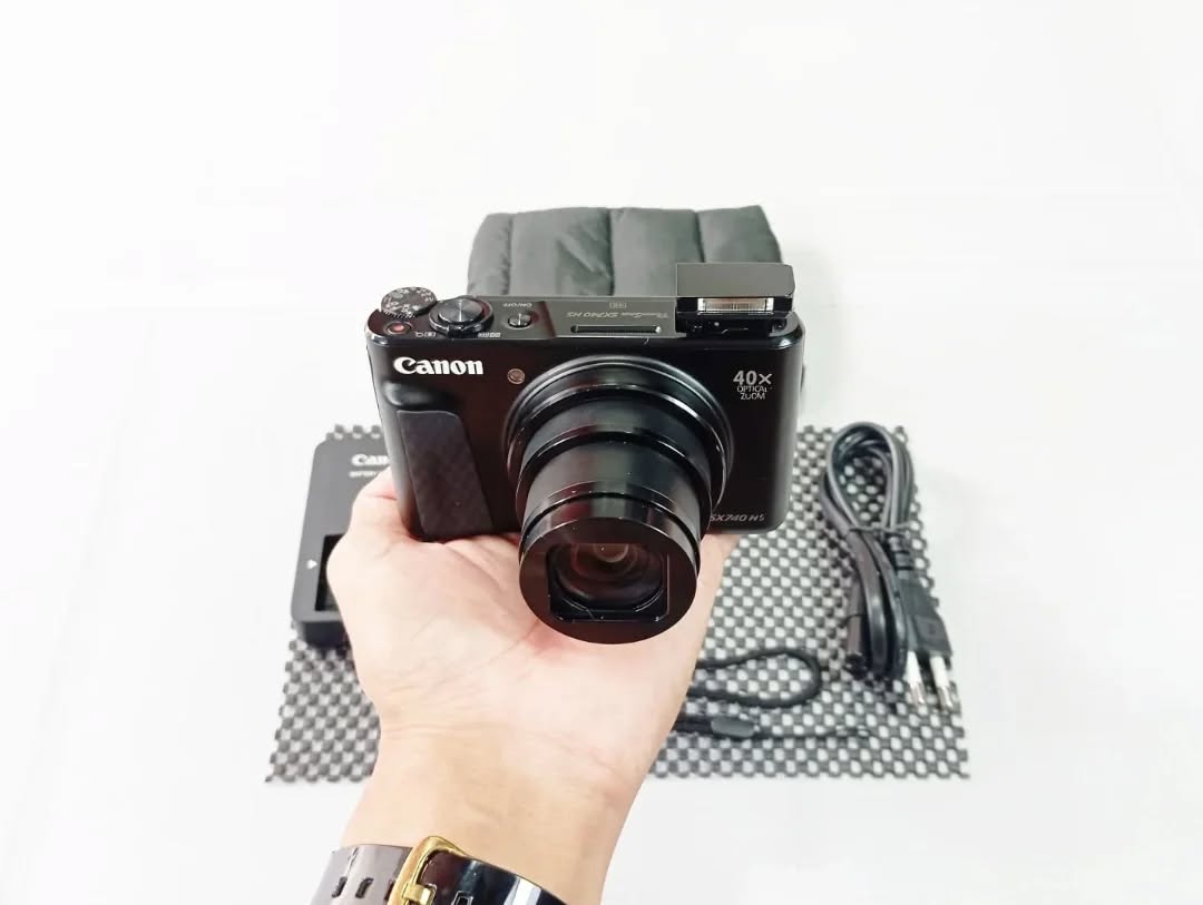 Canon SX 740 HS Digital Camera 40X Optical Zoom 4K Video 10fps 20.3 MP thumbnail 2