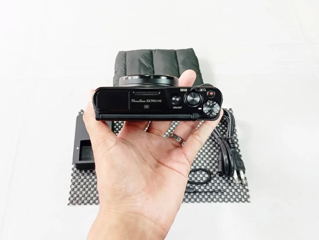 Canon SX 740 HS Digital Camera 40X Optical Zoom 4K Video 10fps 20.3 MP thumbnail 9