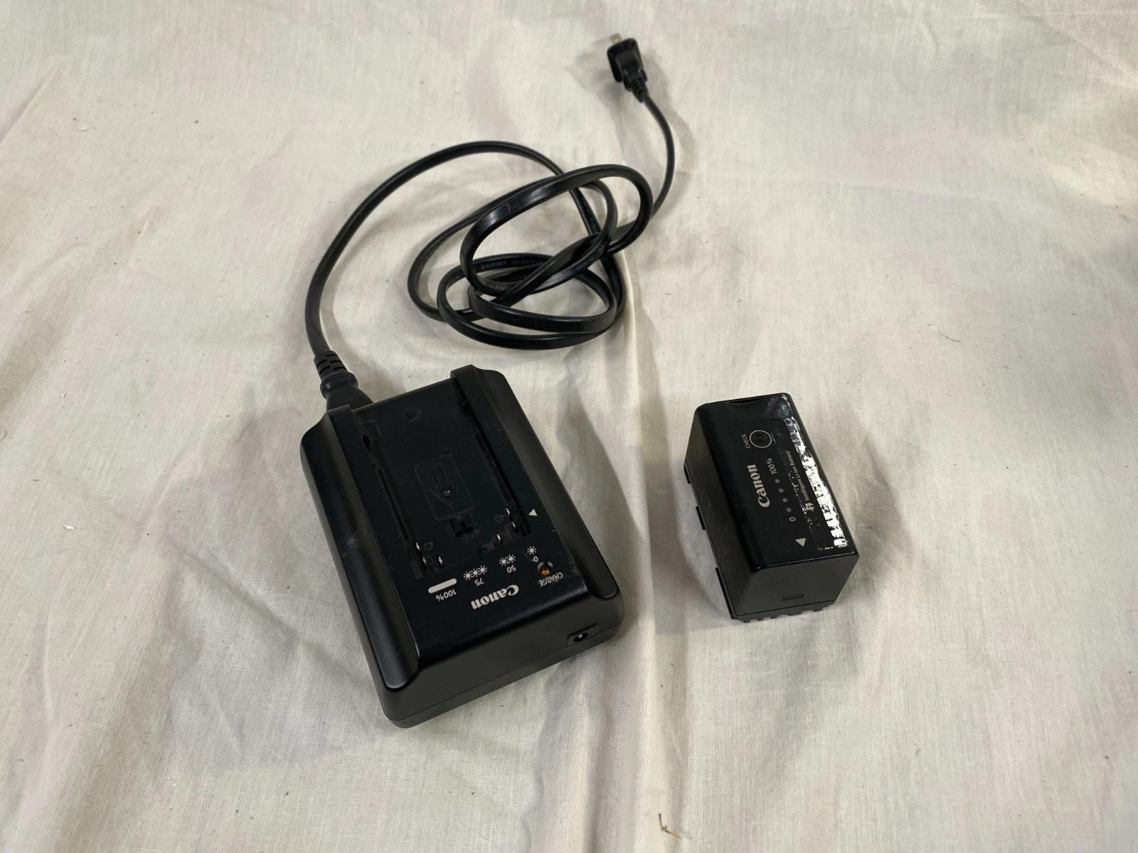 Canon XF305 Pro Video Camera Kit w/ Case & Accessories – Tested – Ships USA thumbnail 5