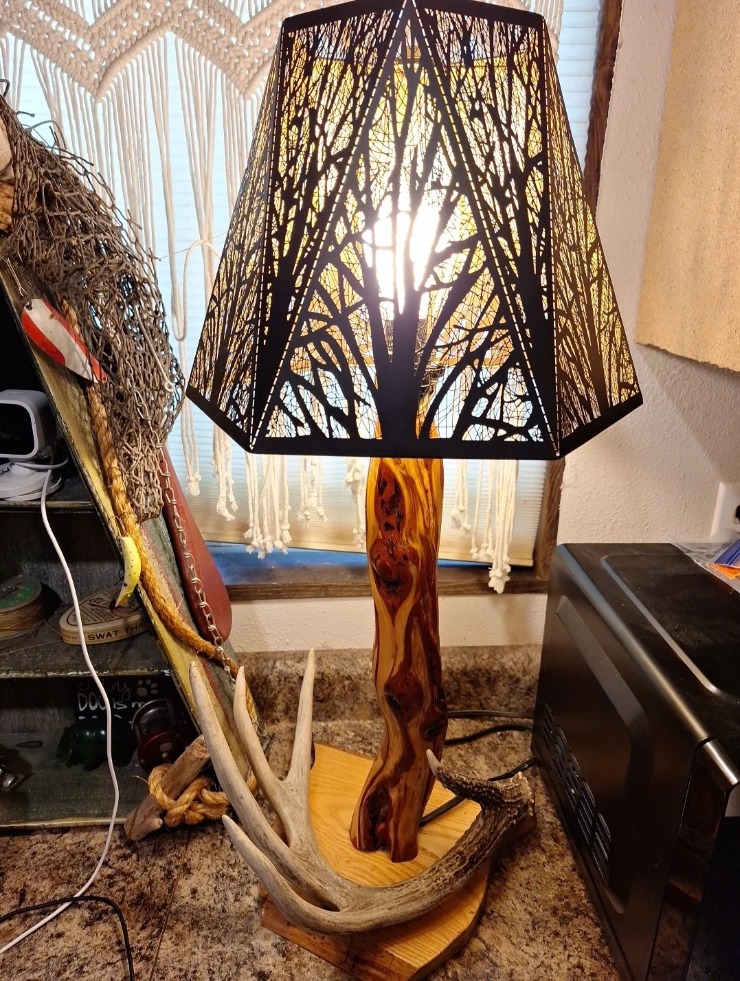 Diamond Willow Log Cabin Style Lamp with Deer Antler – Rustic Lodge Decor thumbnail 1