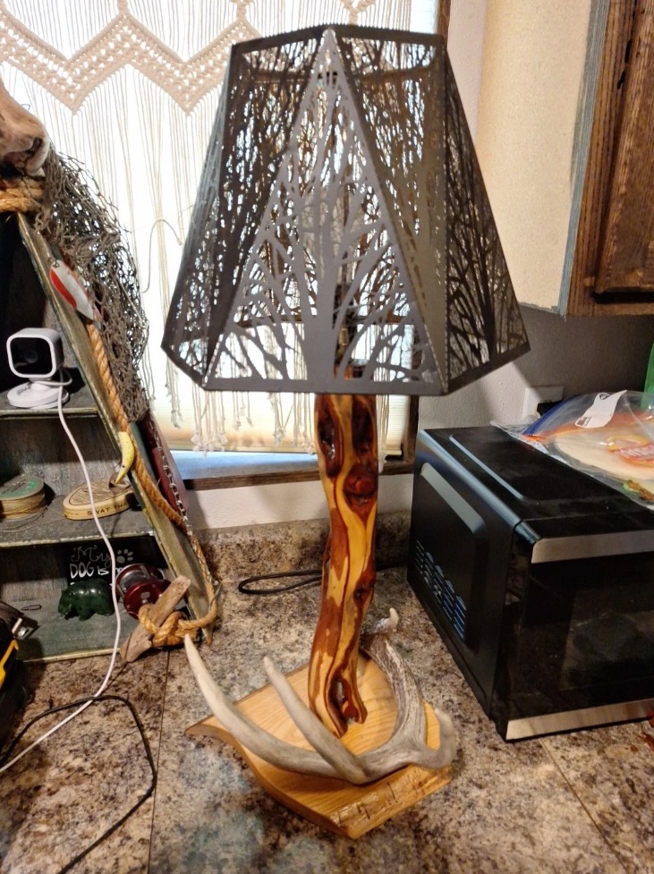 Diamond Willow Log Cabin Style Lamp with Deer Antler – Rustic Lodge Decor thumbnail 2