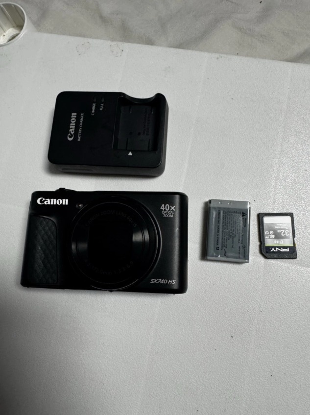 Canon PowerShot SX740 HS 20.3MP Digital Camera 40x Optical Zoom, 4K Video, WiFI thumbnail 1