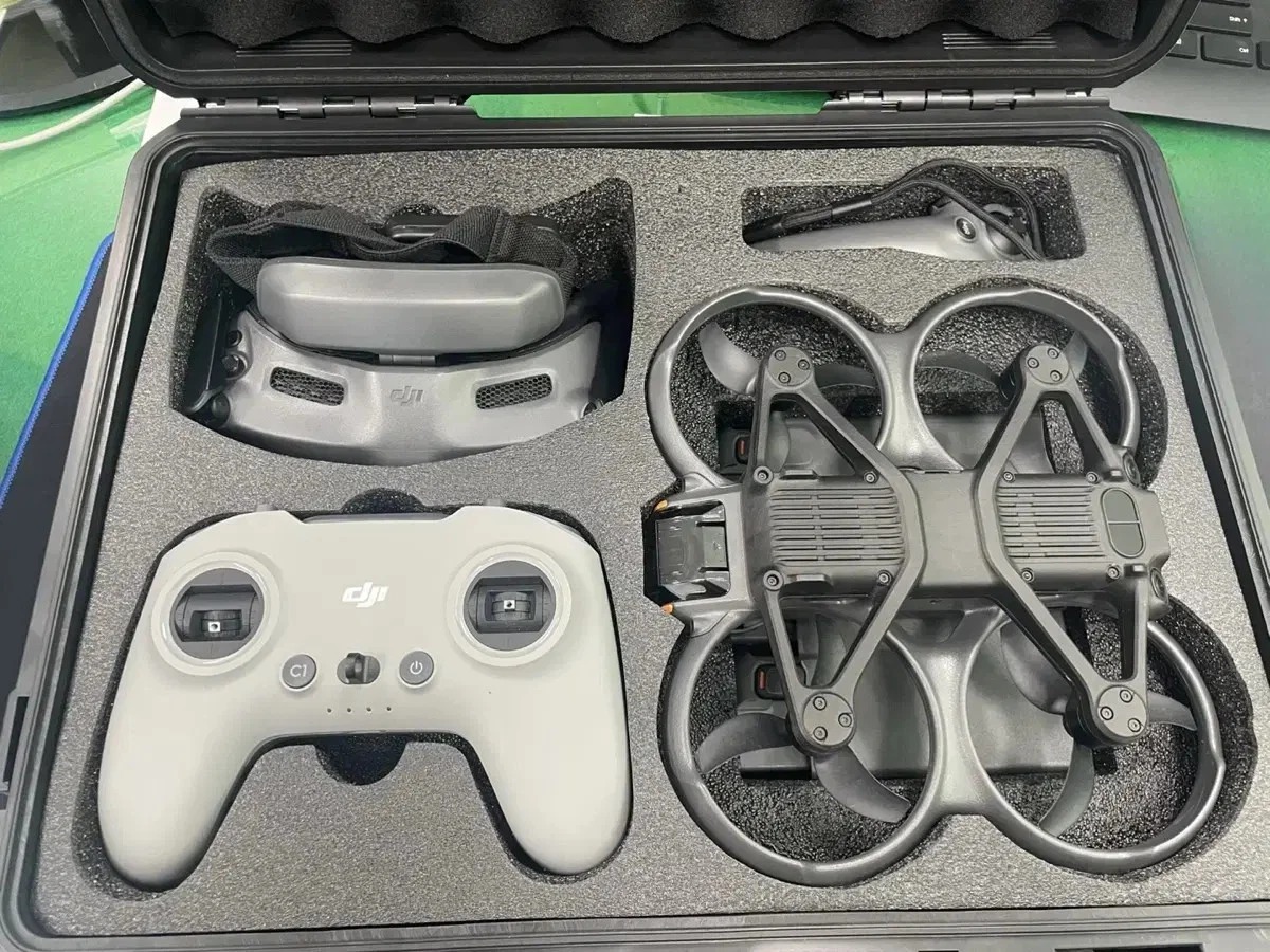 DJI Avata 2 Combo + FPV Controller – Includes 2 Years DJI Care thumbnail 2