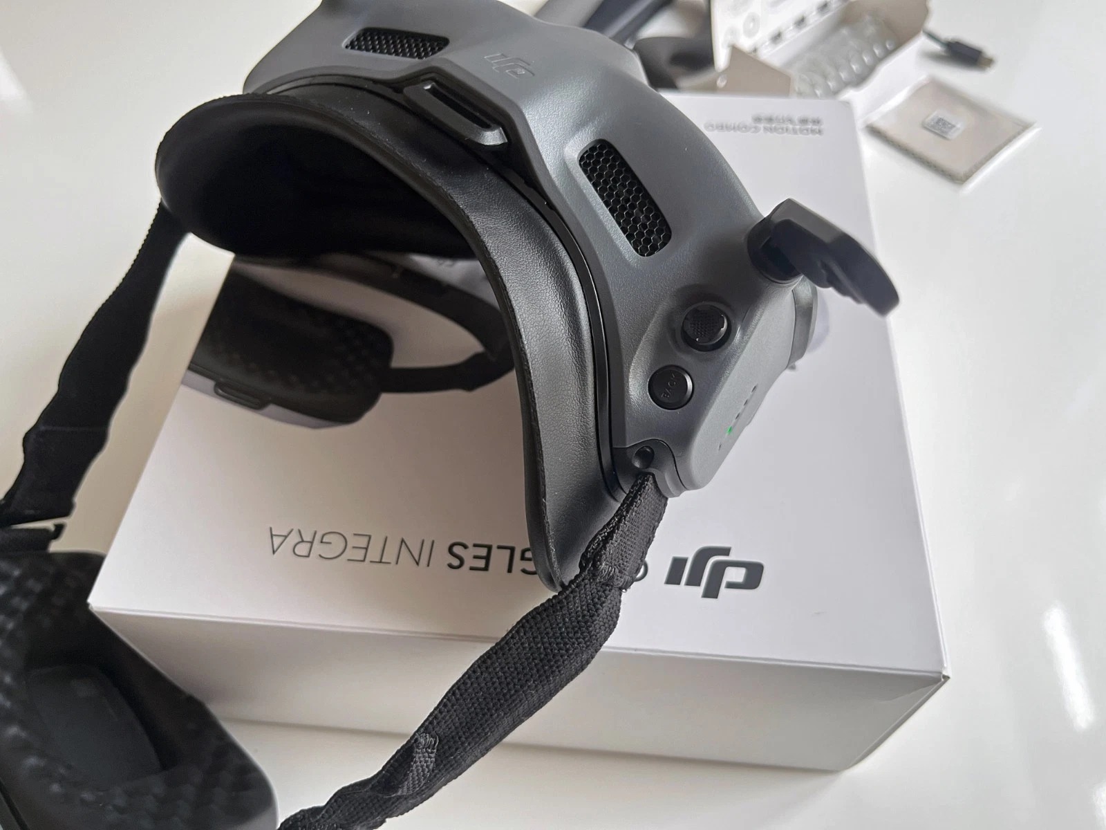 DJI Avata Pro-View Mega Combo – FPV Drone with Goggles Integra + Remote & Motion Controllers thumbnail 10