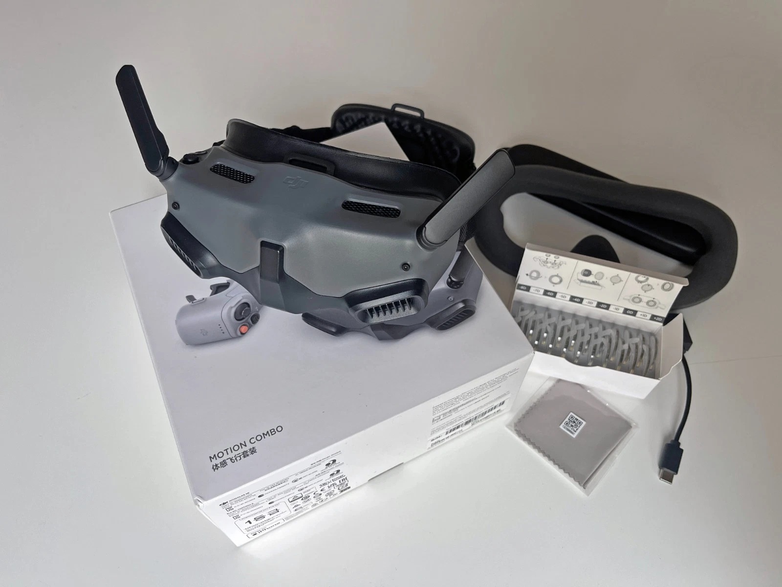 DJI Avata Pro-View Mega Combo – FPV Drone with Goggles Integra + Remote & Motion Controllers thumbnail 2