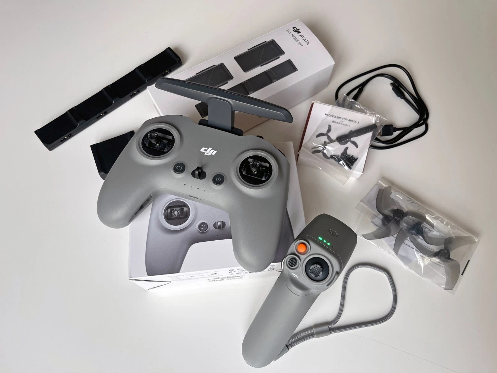 DJI Avata Pro-View Mega Combo – FPV Drone with Goggles Integra + Remote & Motion Controllers thumbnail 3