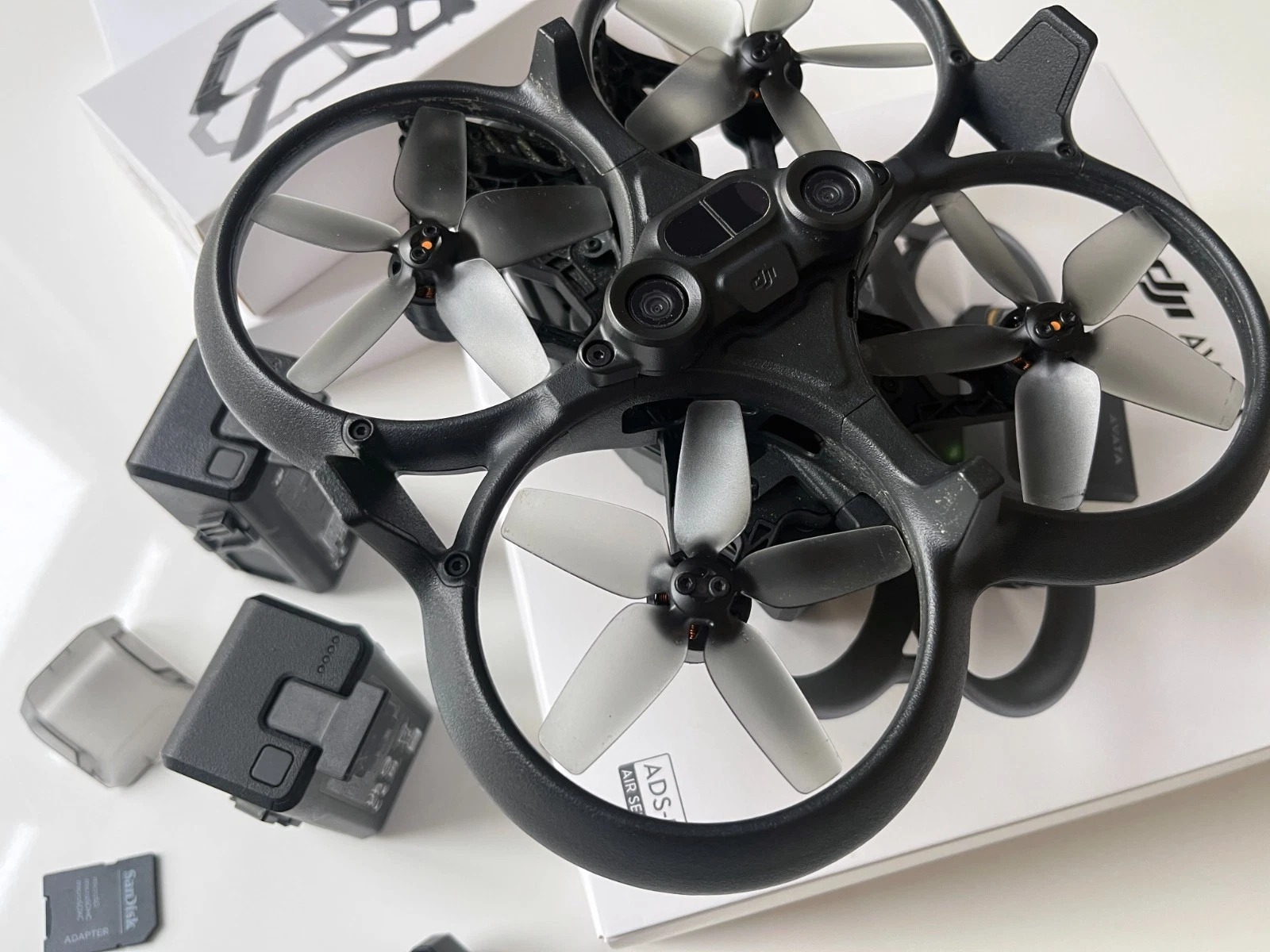 DJI Avata Pro-View Mega Combo – FPV Drone with Goggles Integra + Remote & Motion Controllers thumbnail 4