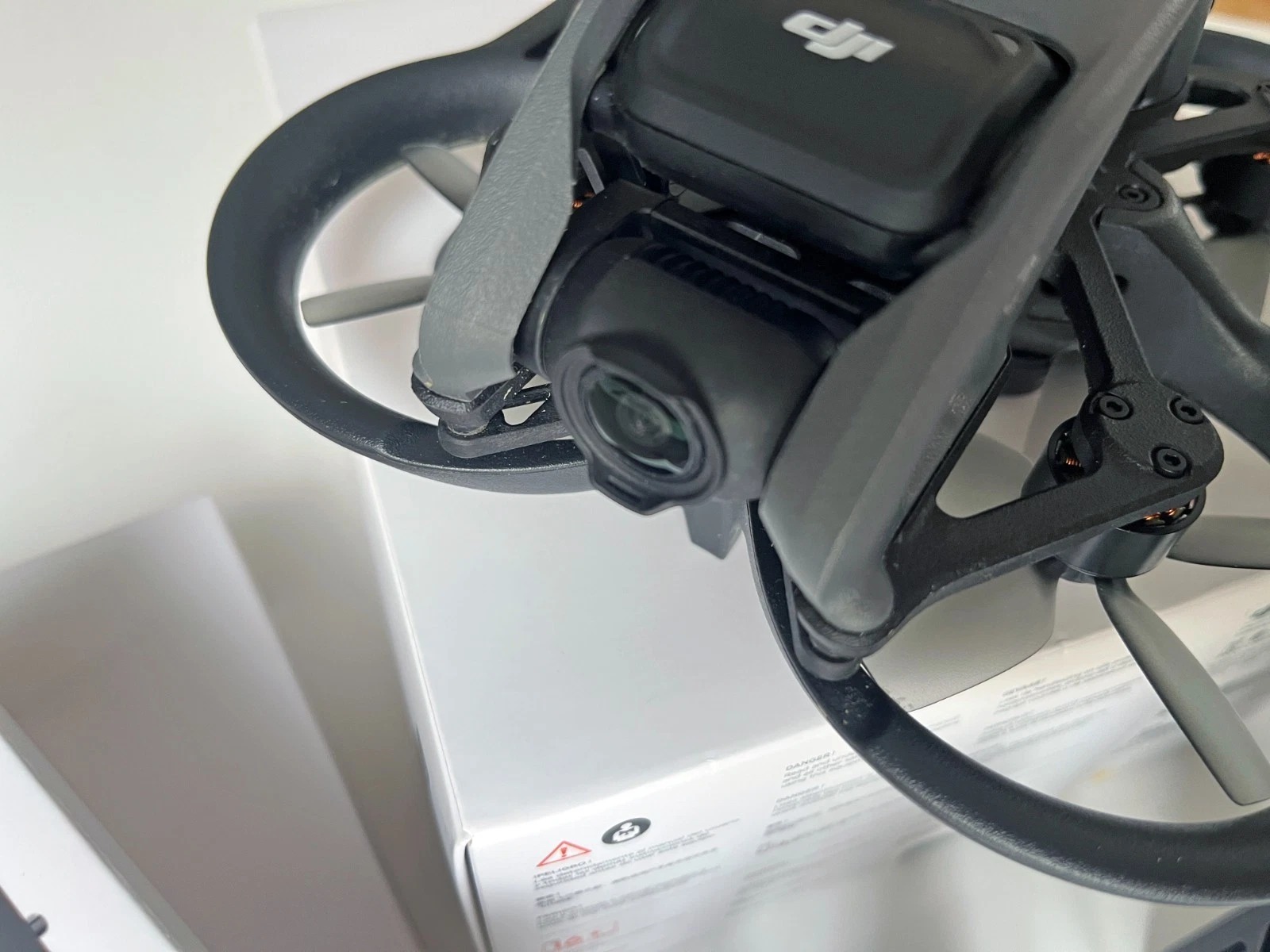 DJI Avata Pro-View Mega Combo – FPV Drone with Goggles Integra + Remote & Motion Controllers thumbnail 6