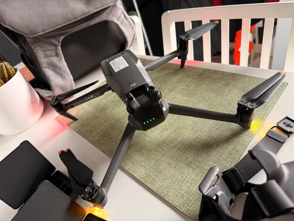 DJI Mavic 3 Cinema – Premium Combo with RC Pro Controller thumbnail 6